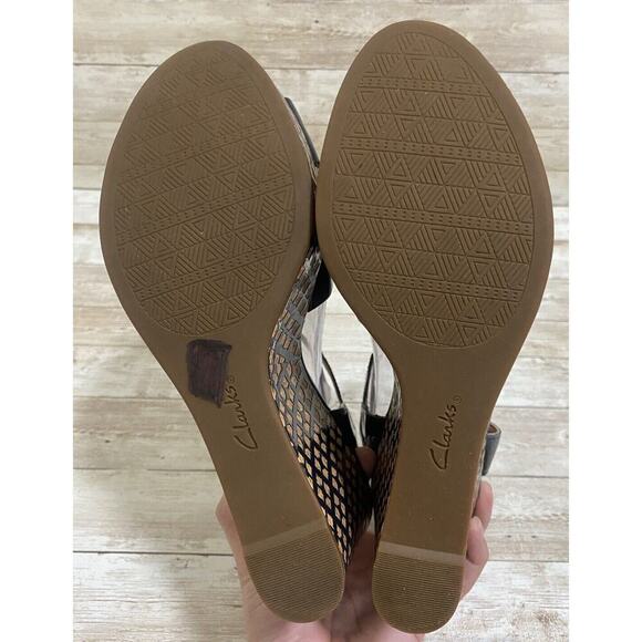 Clarks Heels Womens Size 9M Navy Patent Leather Strappy Wedge Sandals - Picture 16 of 16